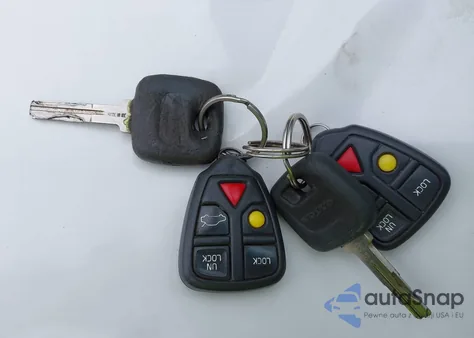 2002 Volvo V70 from USA, damaged, VIN YV1SW61R222216943